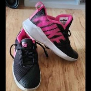 Girls nike basketball shoes